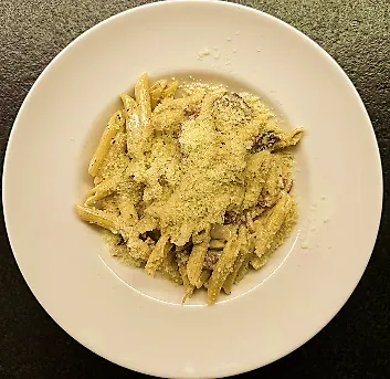 Pasta – your way – Choose penne or spaghetti and a white, pink or red sauce. Extras: halal beef 18 zł, chicken 10 zł, shrimps 16 zł, salmon 18 zł, broccoli 8 zł, mushrooms 6 zł, onion 5 zł, parmesan 10 zł
