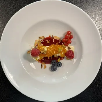 Semifreddo – Semifreddo with pistachios and raspberries
